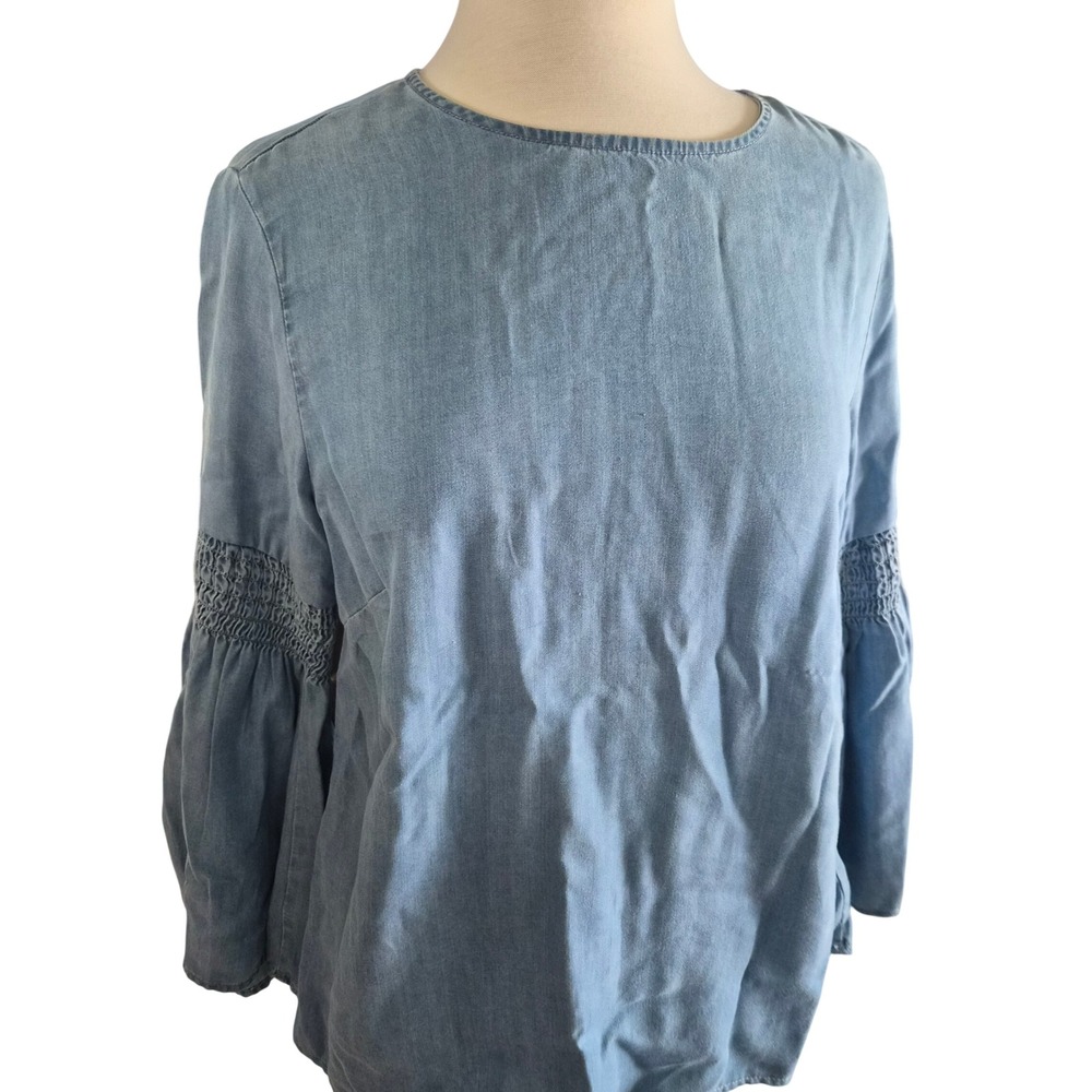 Beachlunchlounge Blue Lyocell Chambray Smocked Bell Sleeve Blouse‎ Top Medium